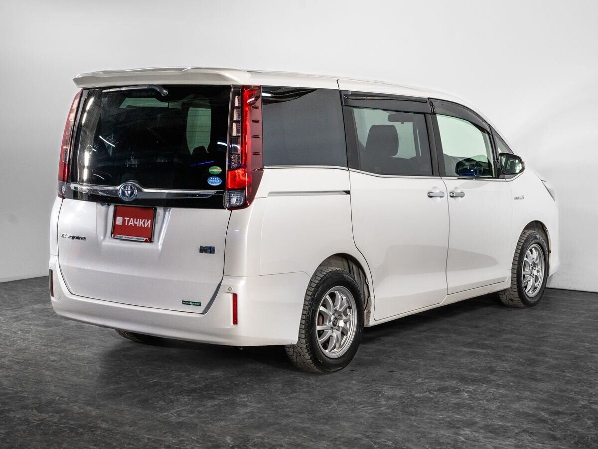 Toyota Esquire 2015 - фото автомобиля