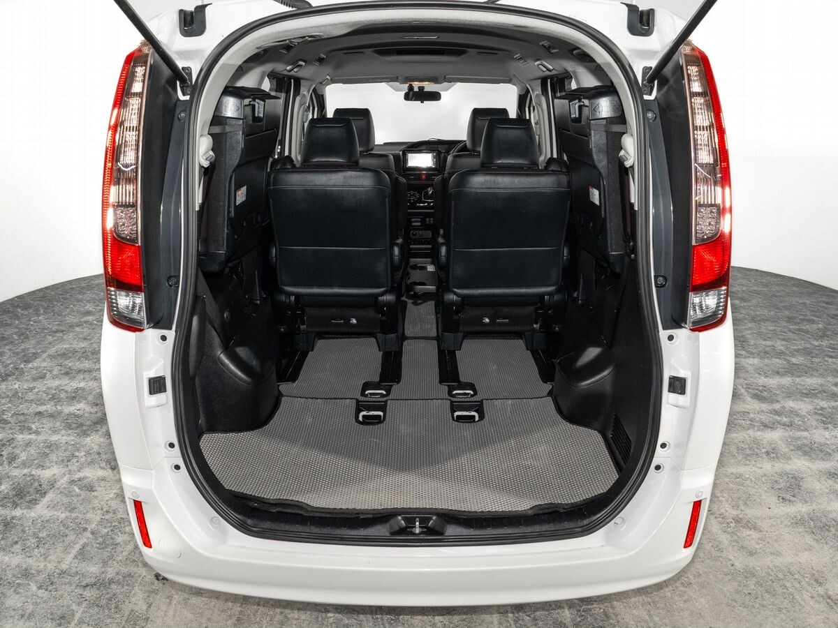 Toyota Esquire 2015 - фото автомобиля