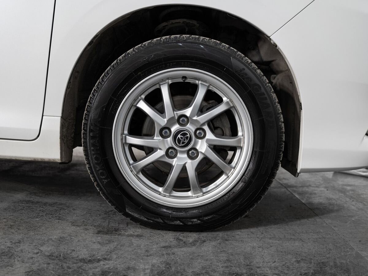 Toyota Esquire 2015 - фото автомобиля