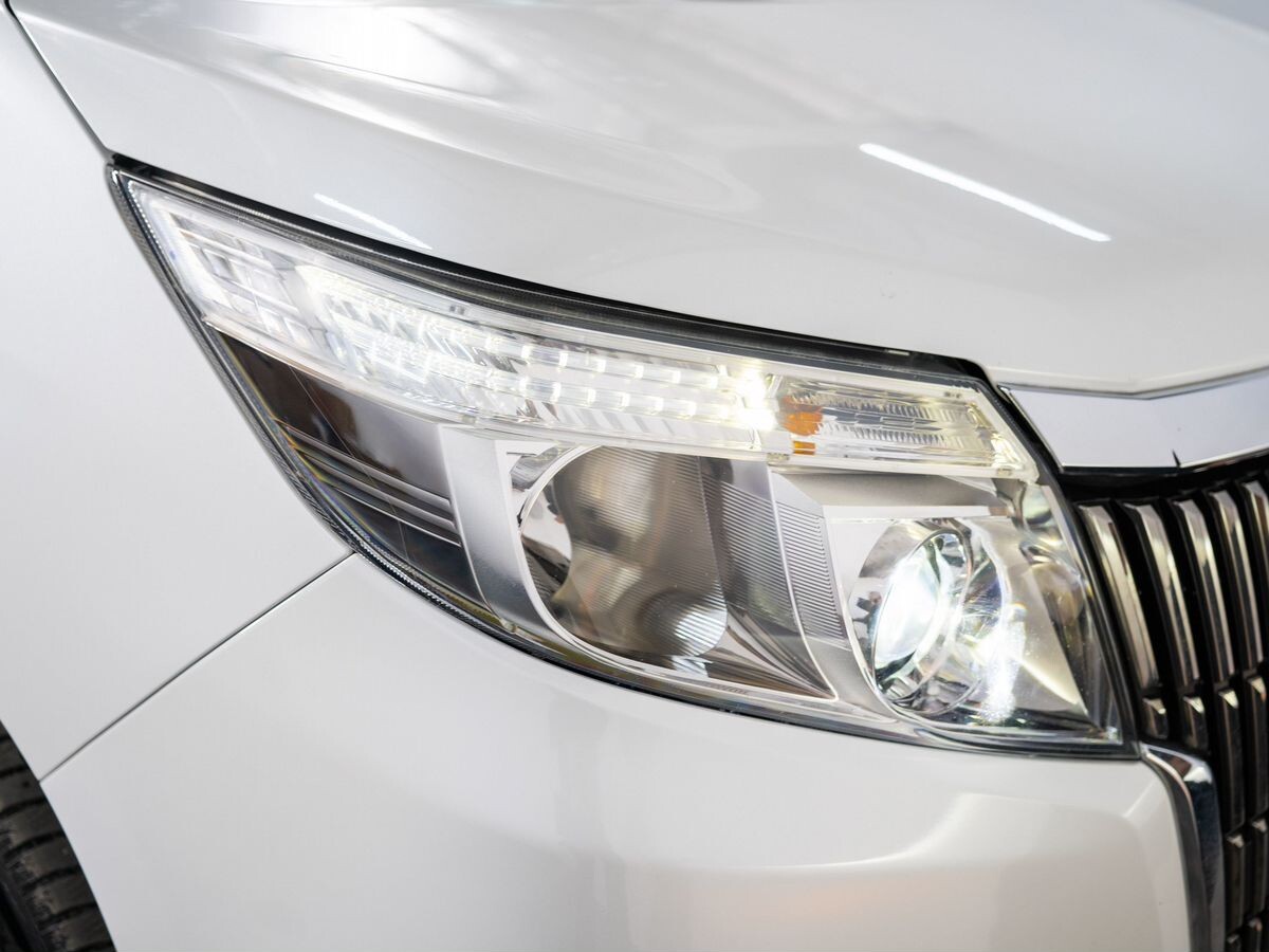 Toyota Esquire 2015 - фото автомобиля