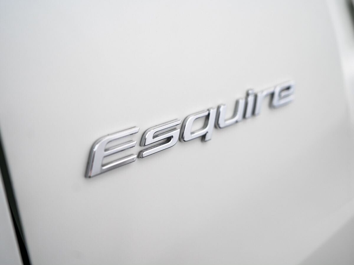 Toyota Esquire 2015 - фото автомобиля