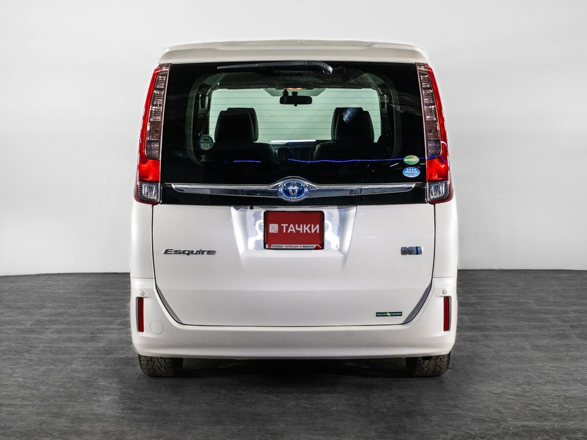 Toyota Esquire 2015 - фото автомобиля