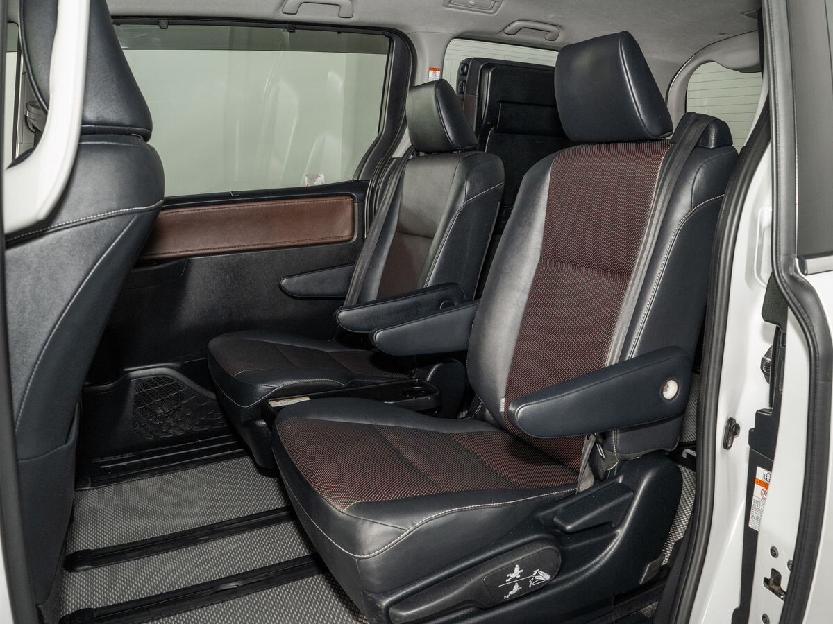 Toyota Esquire 2015 - фото автомобиля