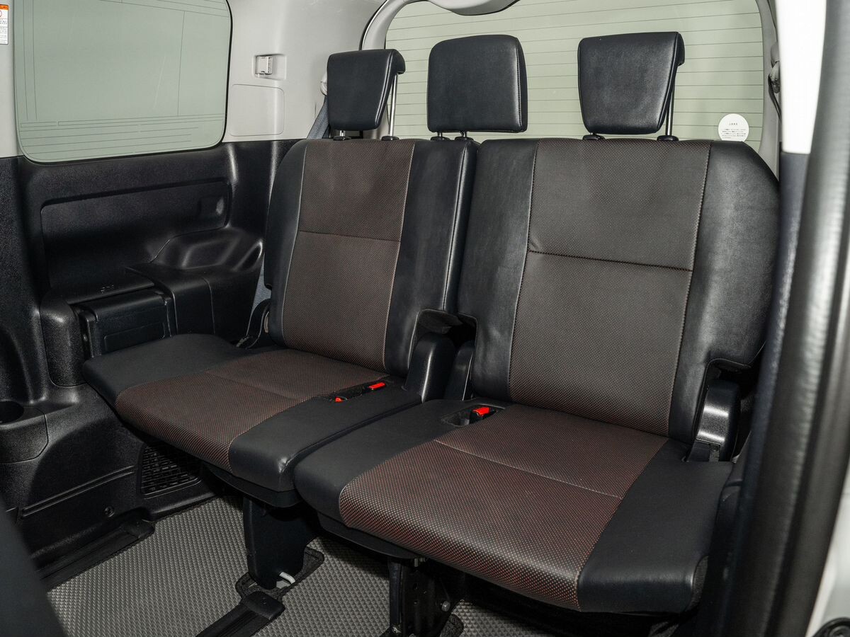 Toyota Esquire 2015 - фото автомобиля