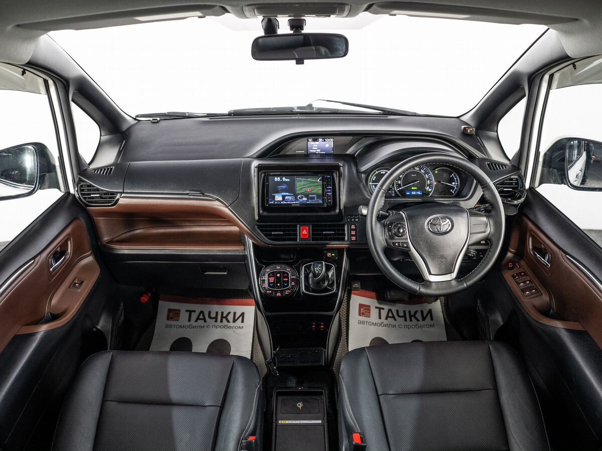 Toyota Esquire 2015 - фото автомобиля