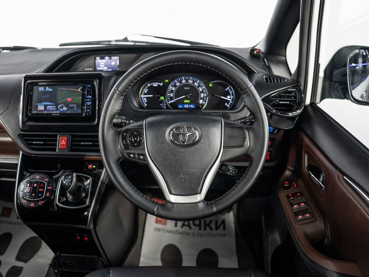 Toyota Esquire 2015 - фото автомобиля