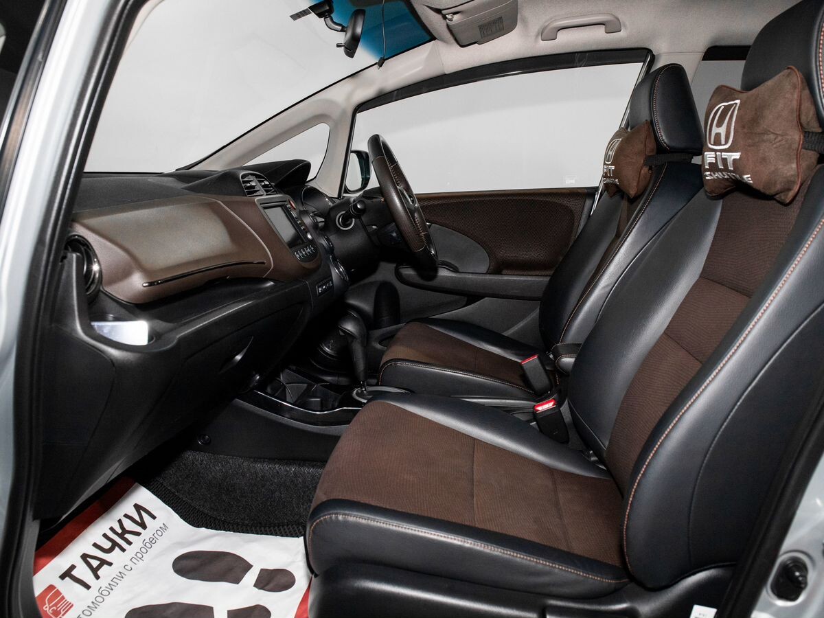 Honda Fit Shuttle 2011 - фото автомобиля