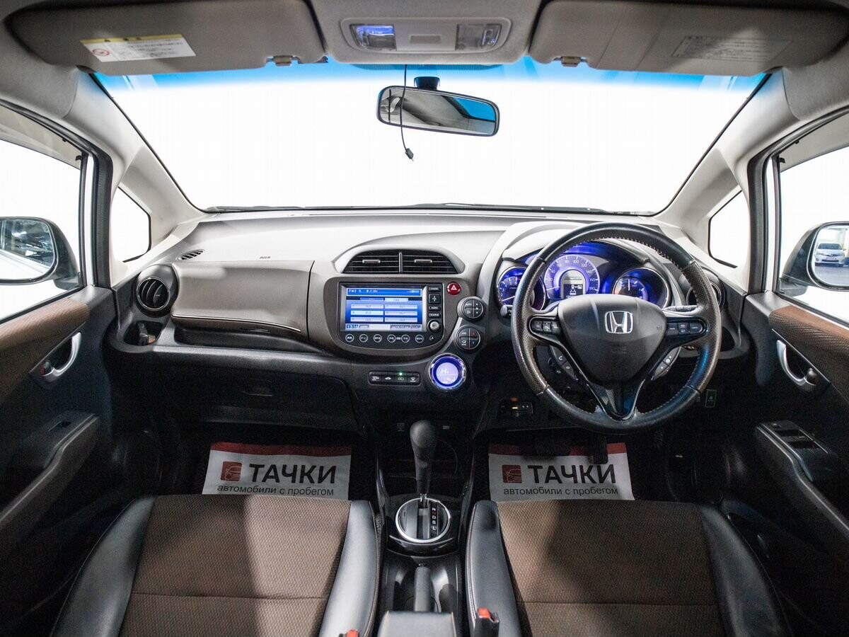 Honda Fit Shuttle 2011 - фото автомобиля