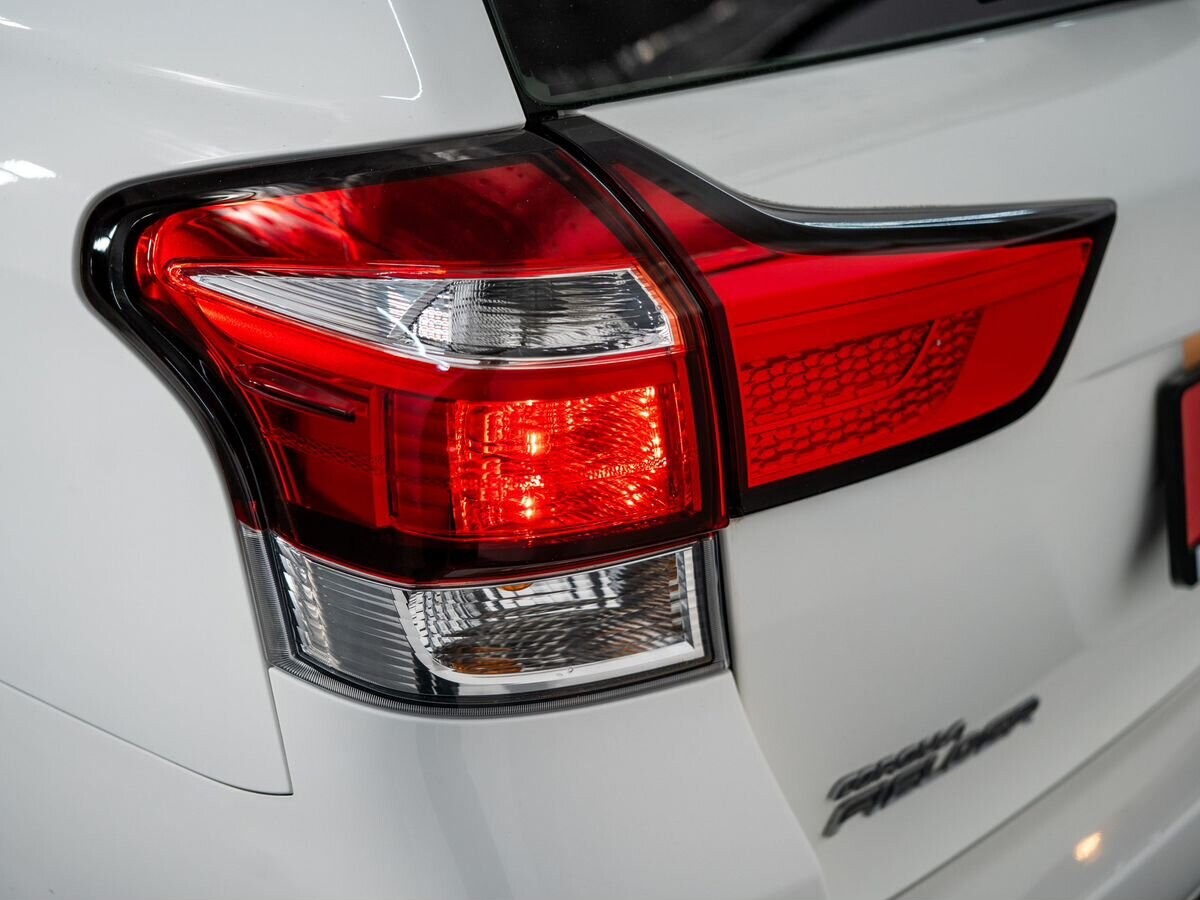 Toyota Corolla Fielder 2016 - фото автомобиля