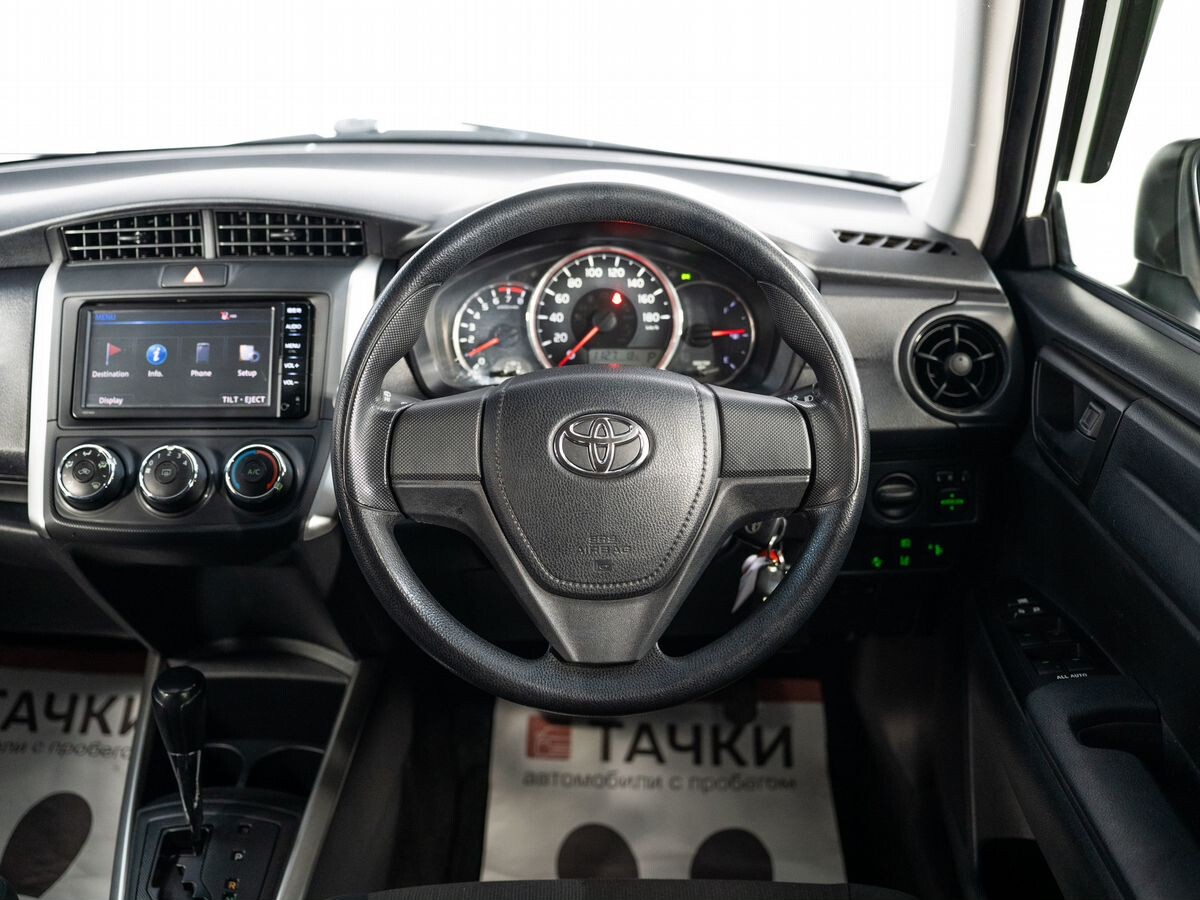 Toyota Corolla Fielder 2016 - фото автомобиля