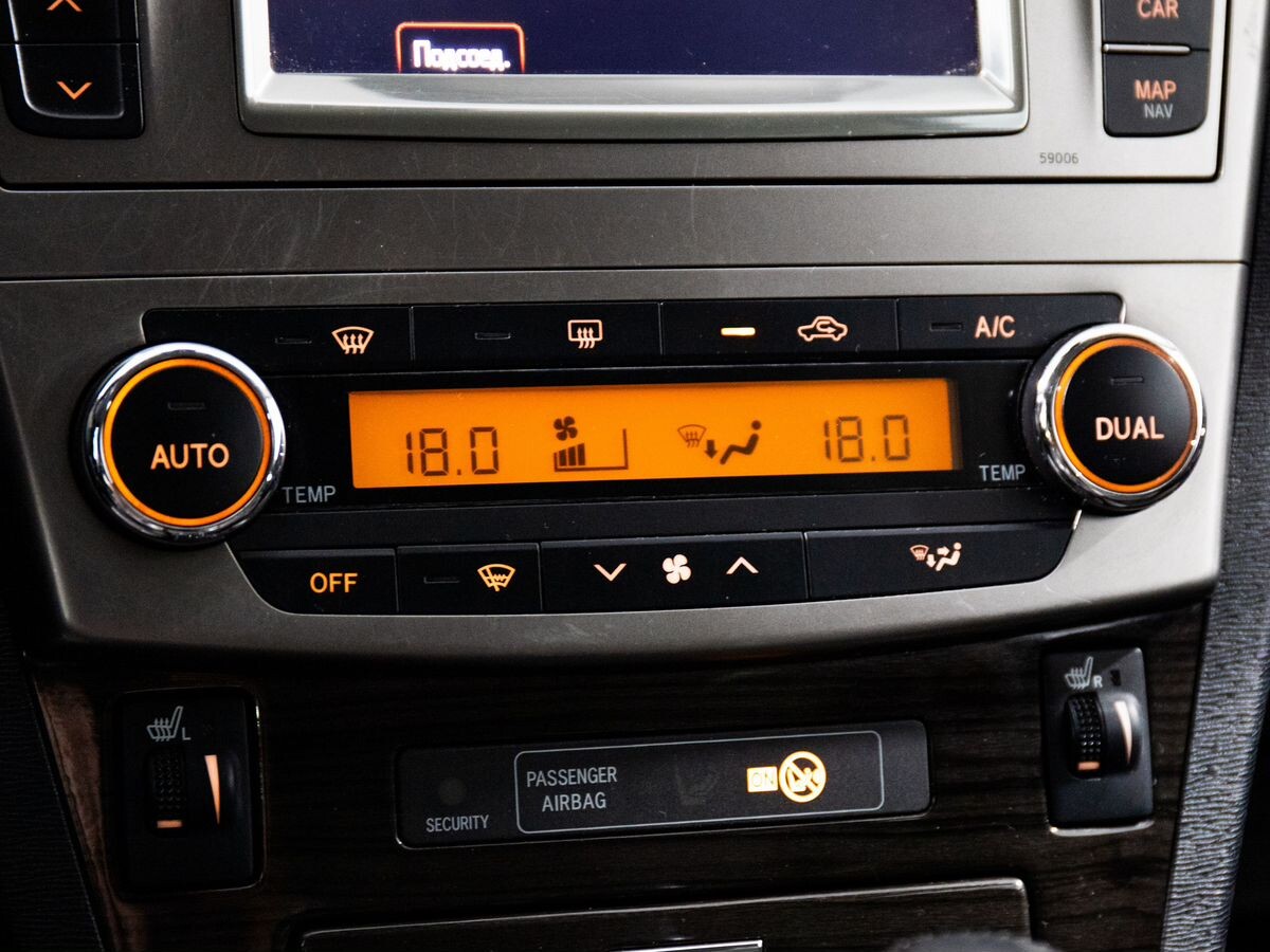 Toyota Avensis 2012 - фото автомобиля