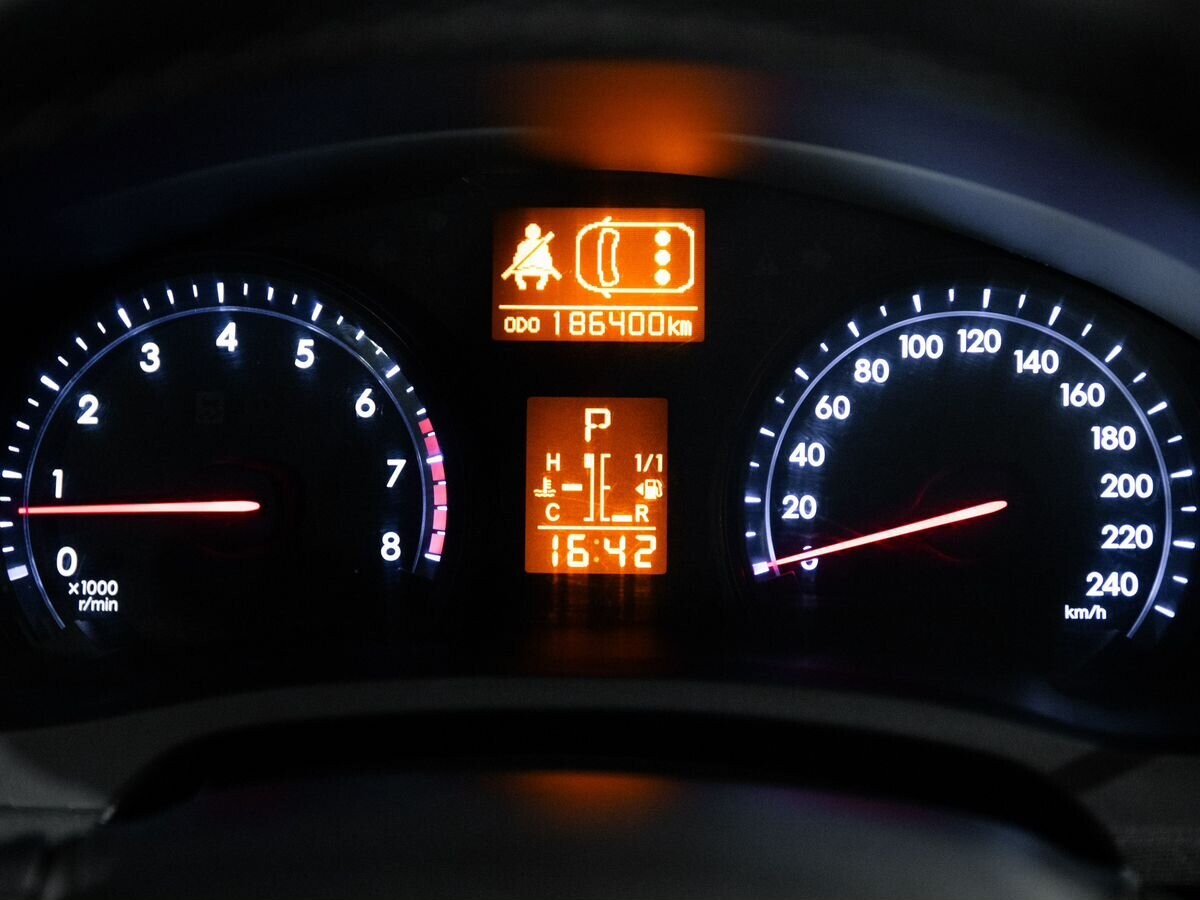 Toyota Avensis 2012 - фото автомобиля