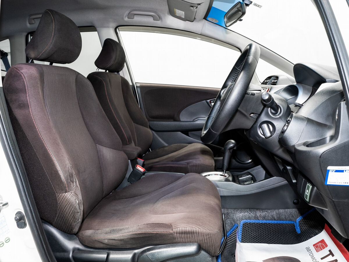 Honda Fit 2011 - фото автомобиля