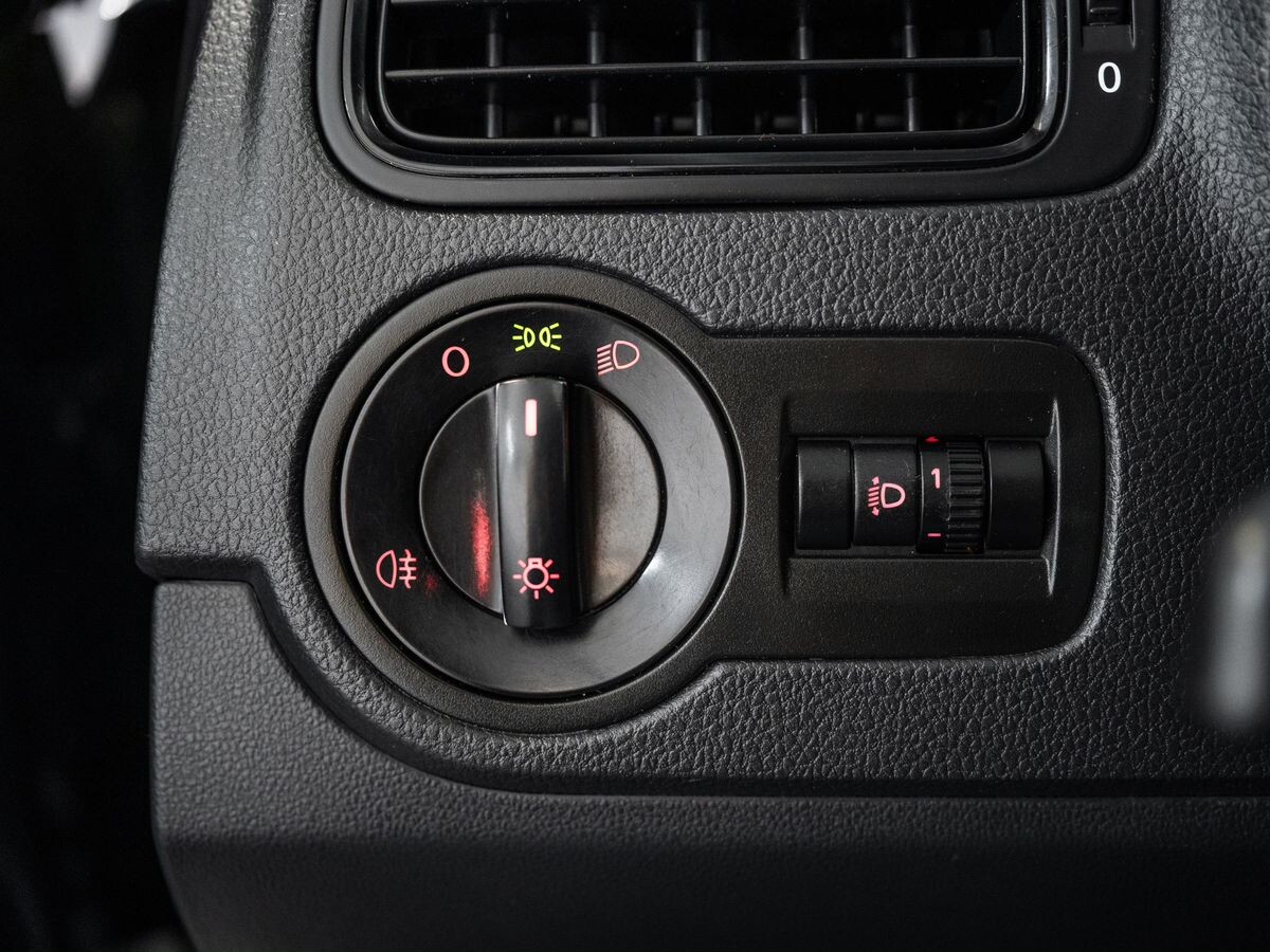 Volkswagen Polo 2013 - фото автомобиля