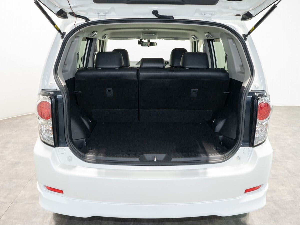 Toyota Corolla Rumion 2013 - фото автомобиля