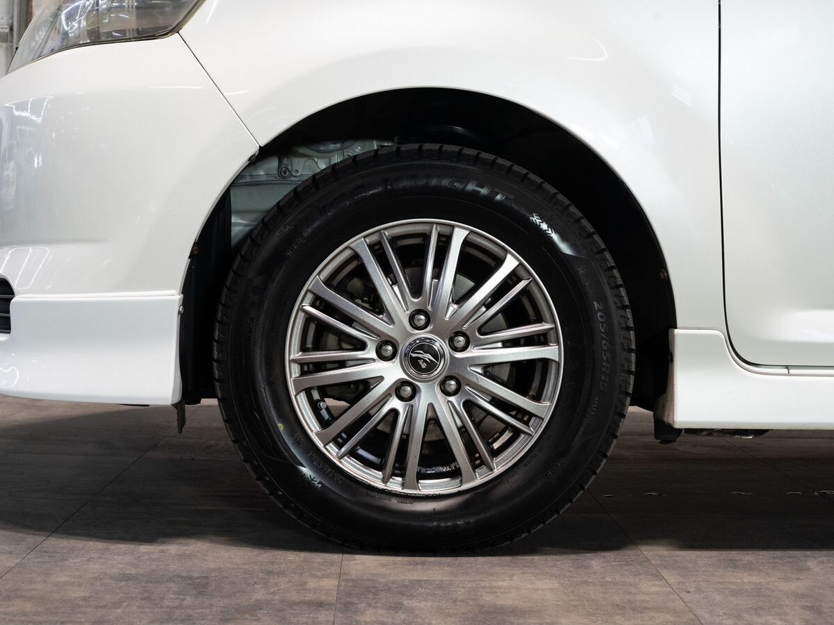 Toyota Corolla Rumion 2013 - фото автомобиля