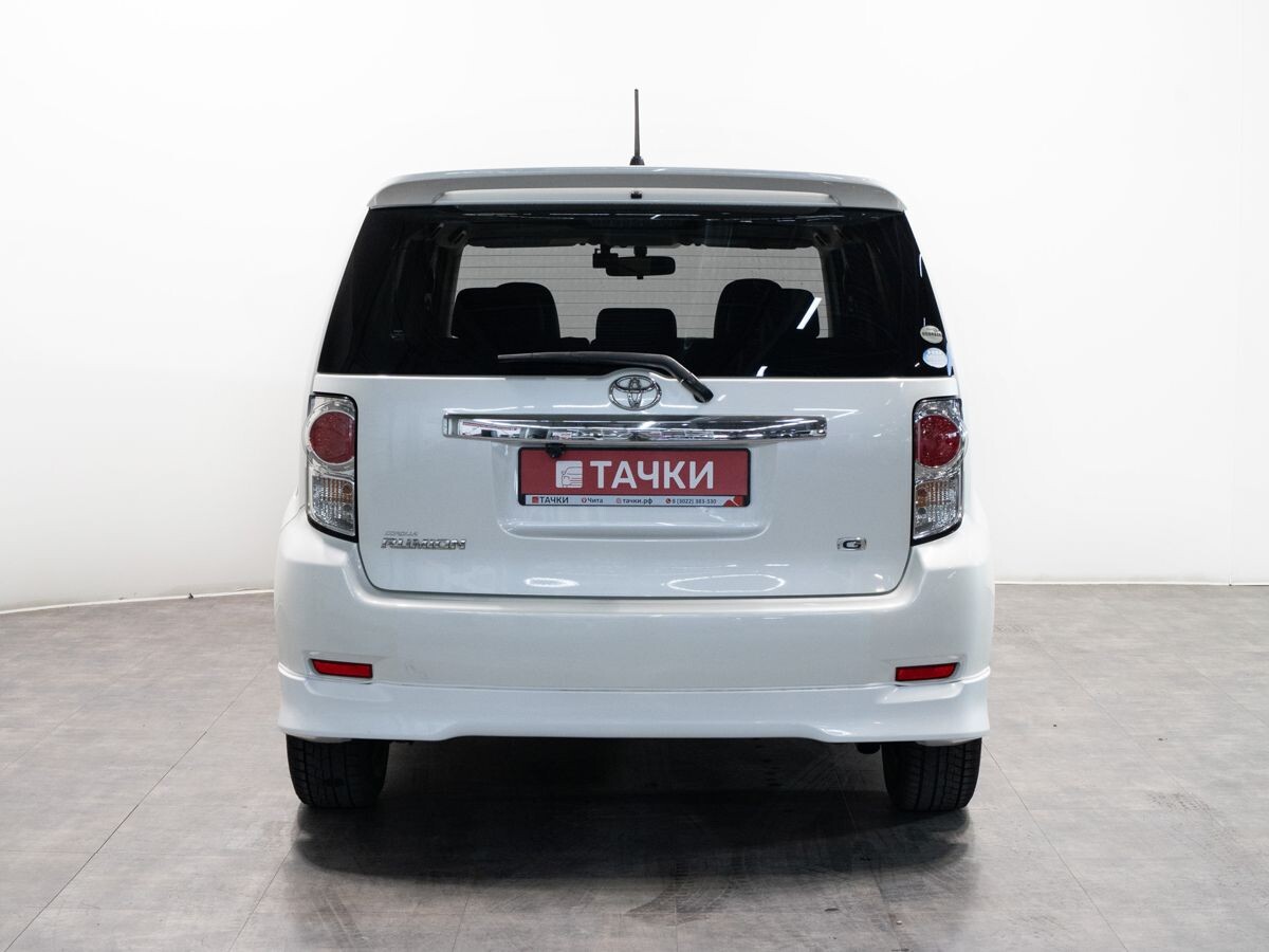 Toyota Corolla Rumion 2013 - фото автомобиля