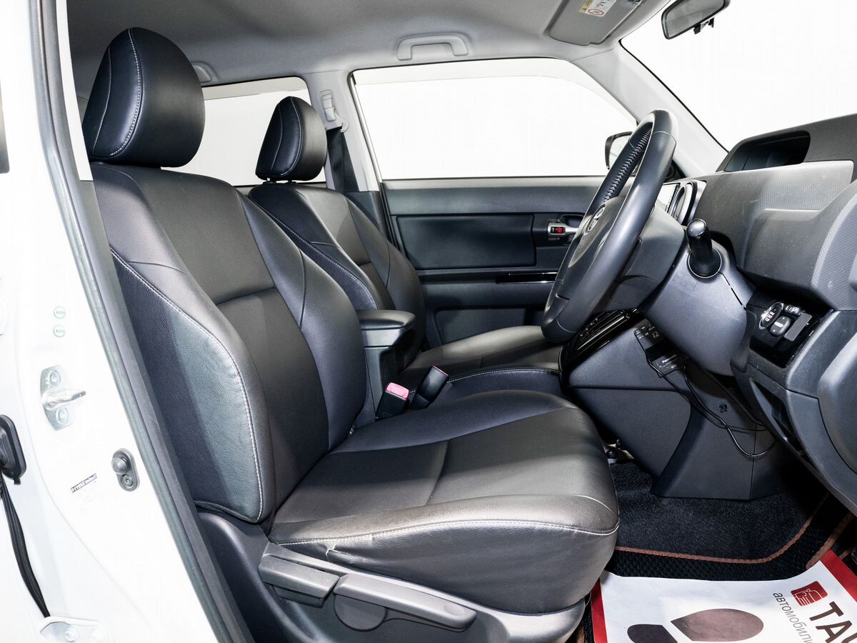 Toyota Corolla Rumion 2013 - фото автомобиля