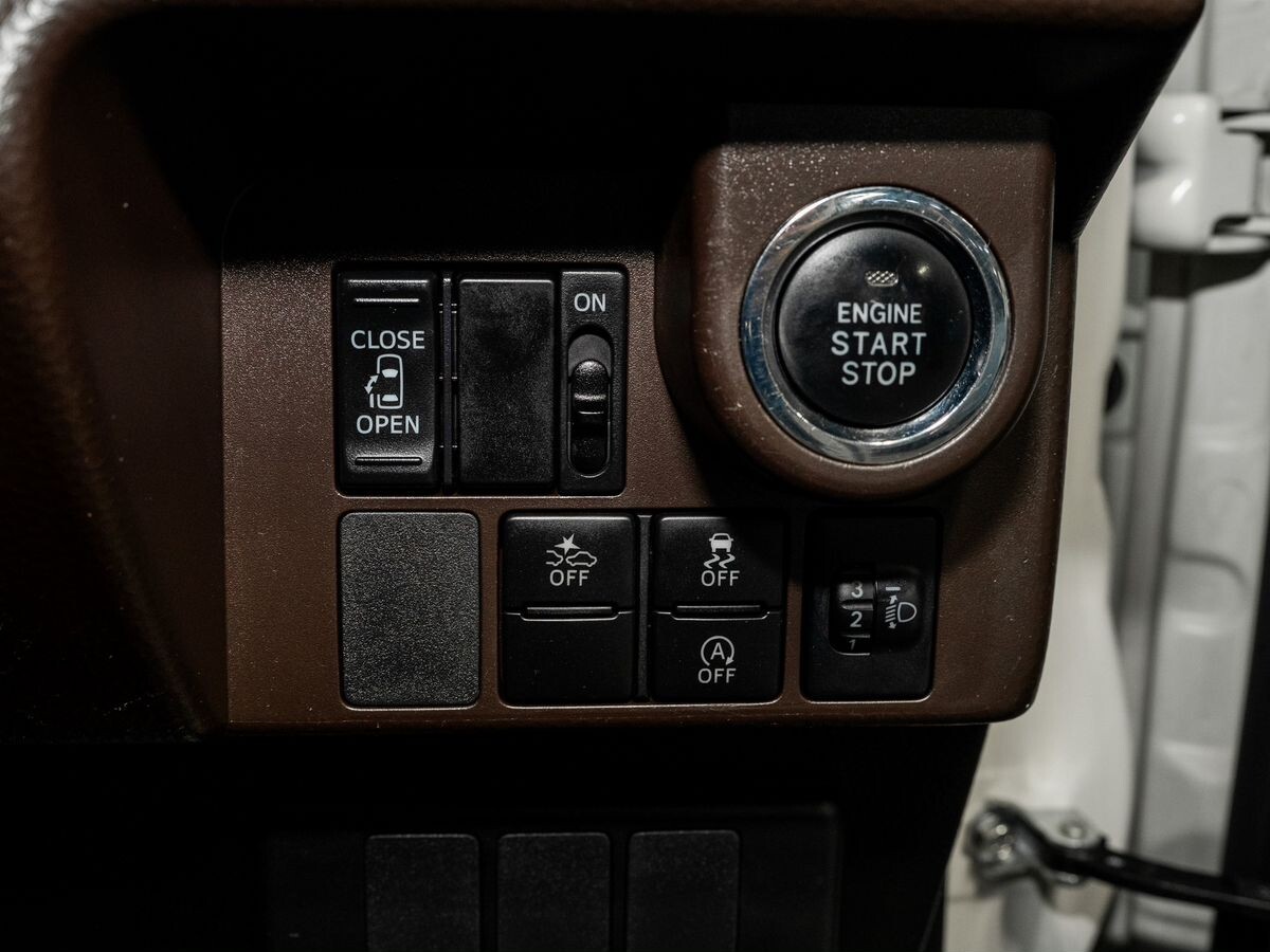 Toyota Tank 2017 - фото автомобиля