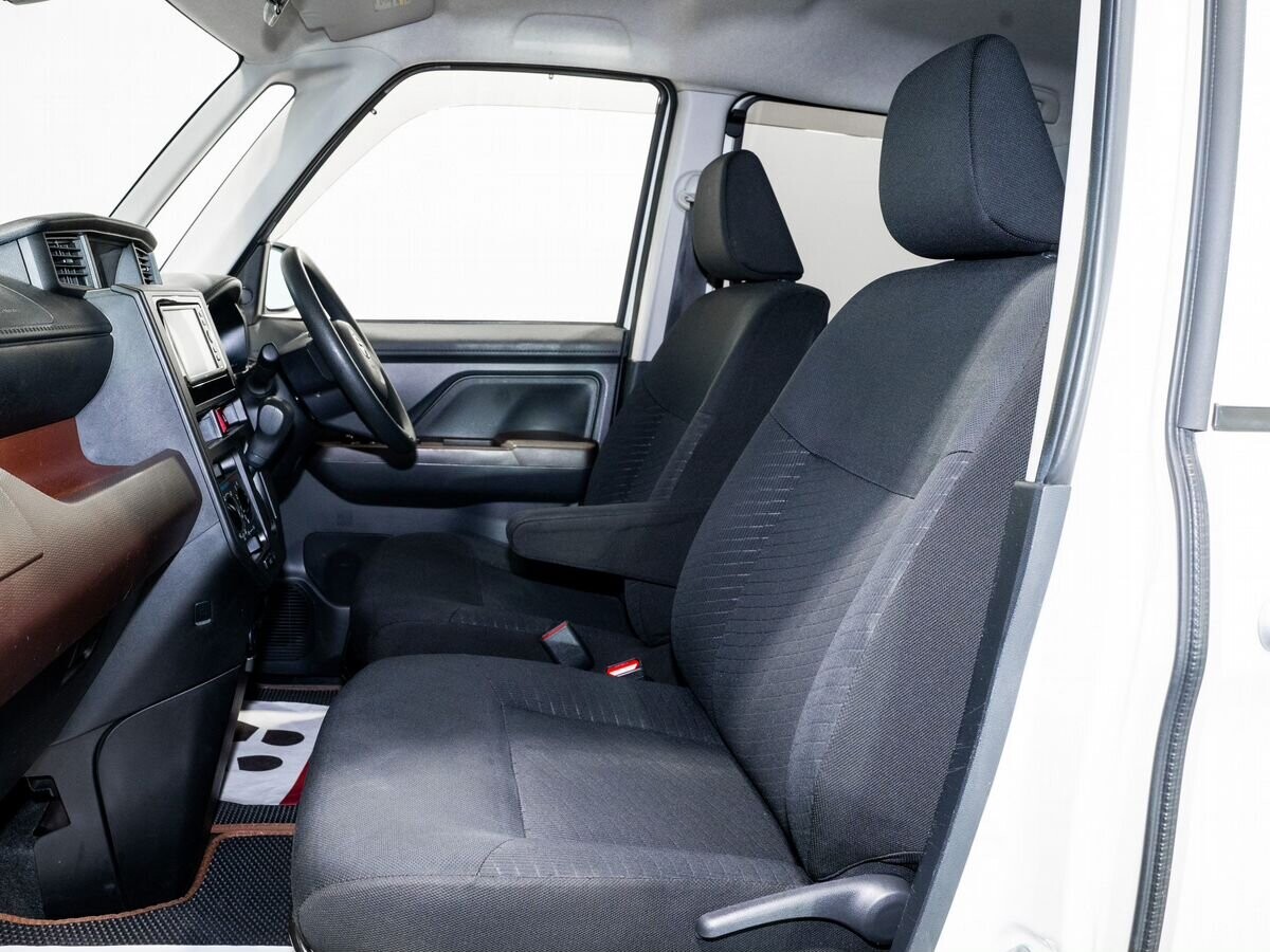 Toyota Tank 2017 - фото автомобиля