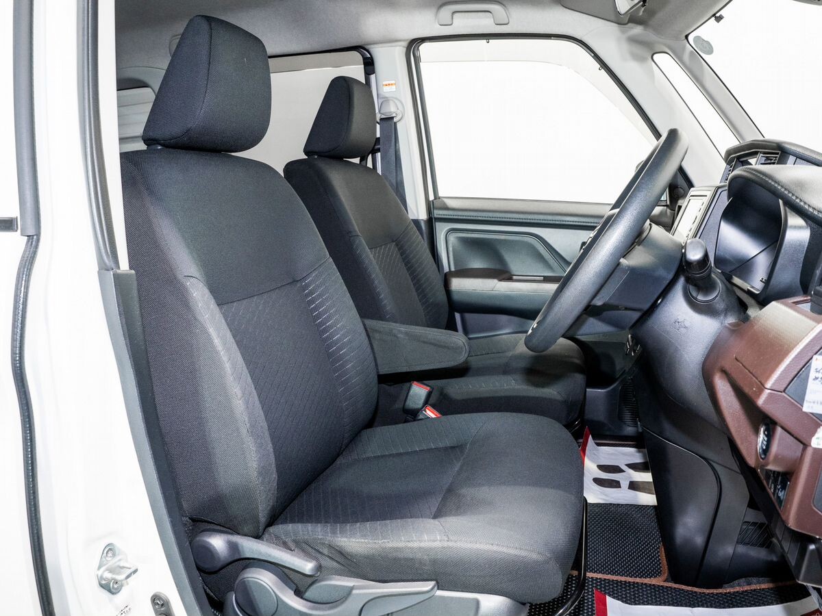 Toyota Tank 2017 - фото автомобиля