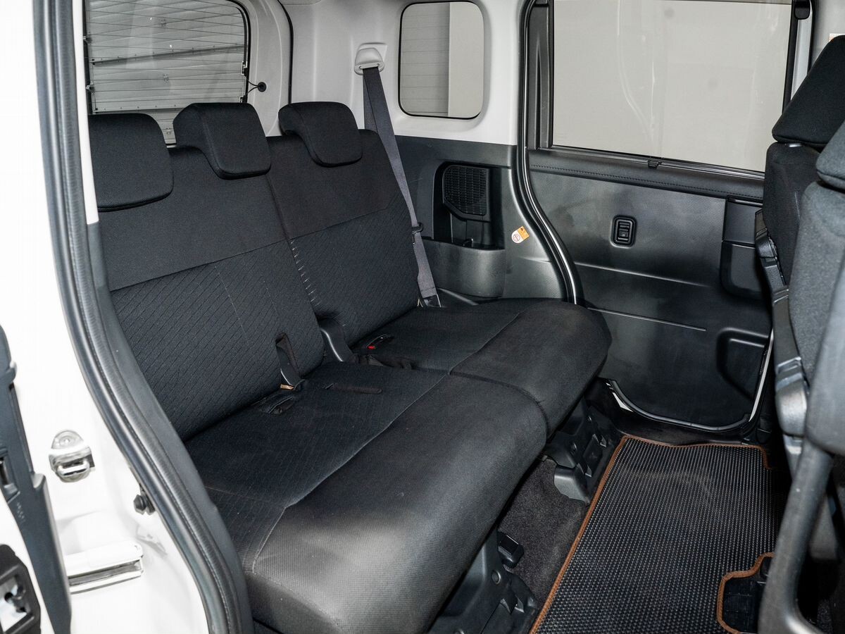 Toyota Tank 2017 - фото автомобиля