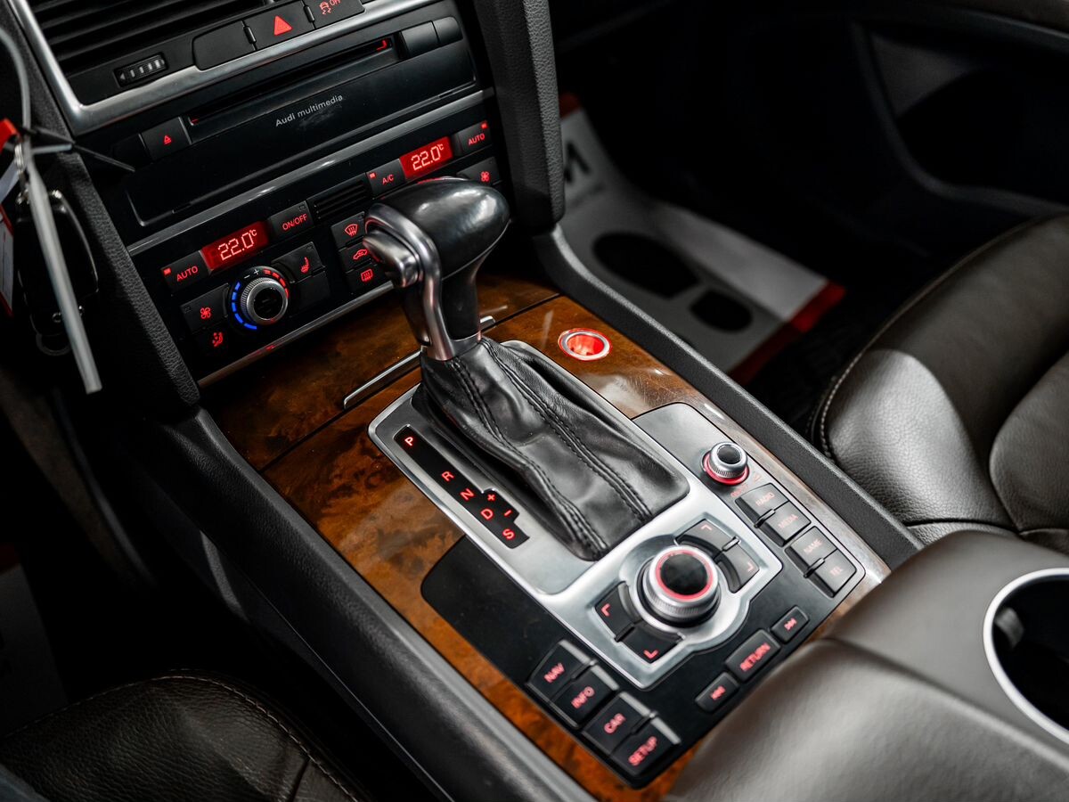 Audi Q7 2013 - фото автомобиля