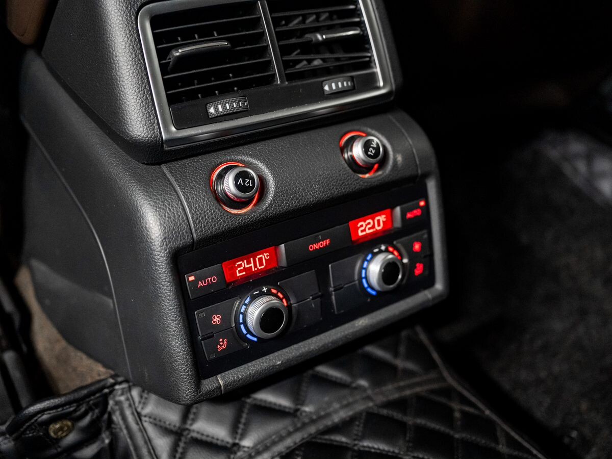 Audi Q7 2013 - фото автомобиля