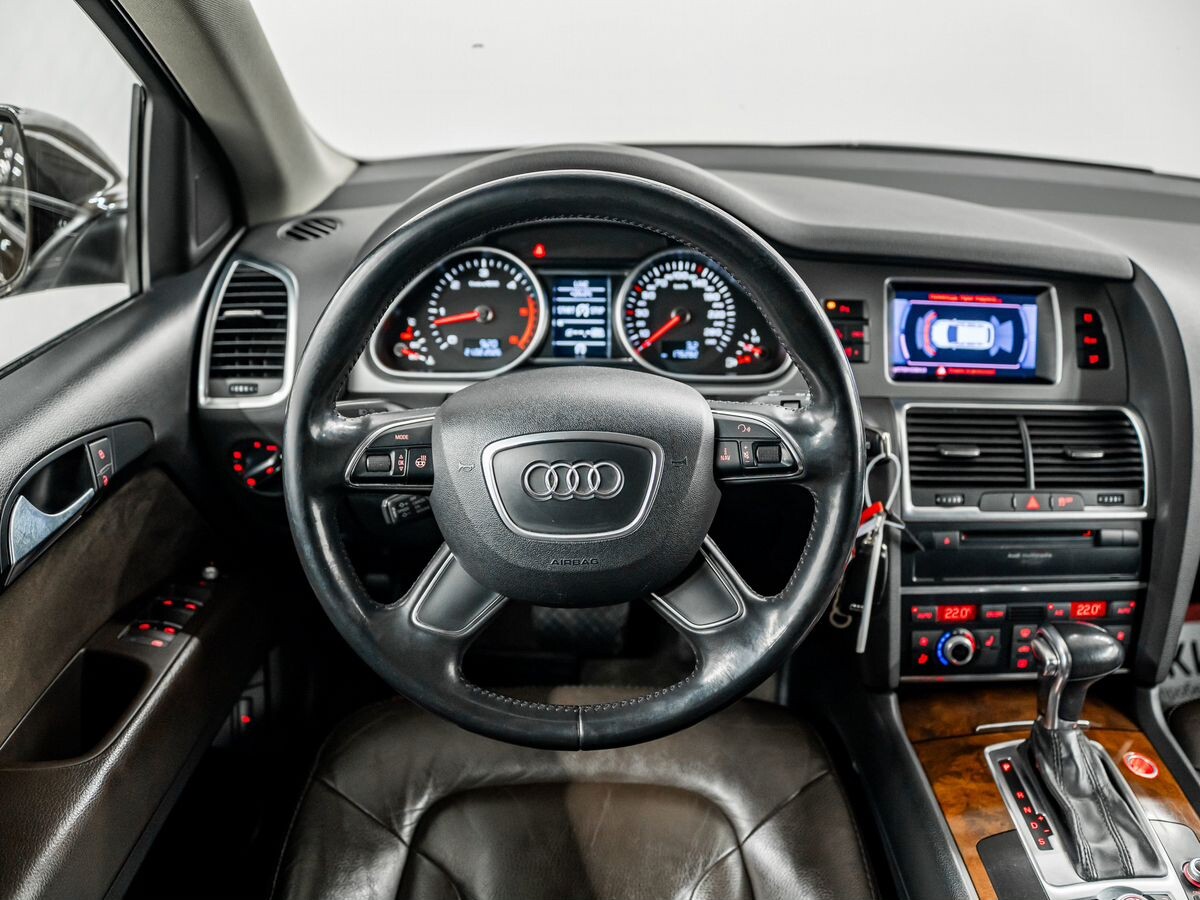 Audi Q7 2013 - фото автомобиля