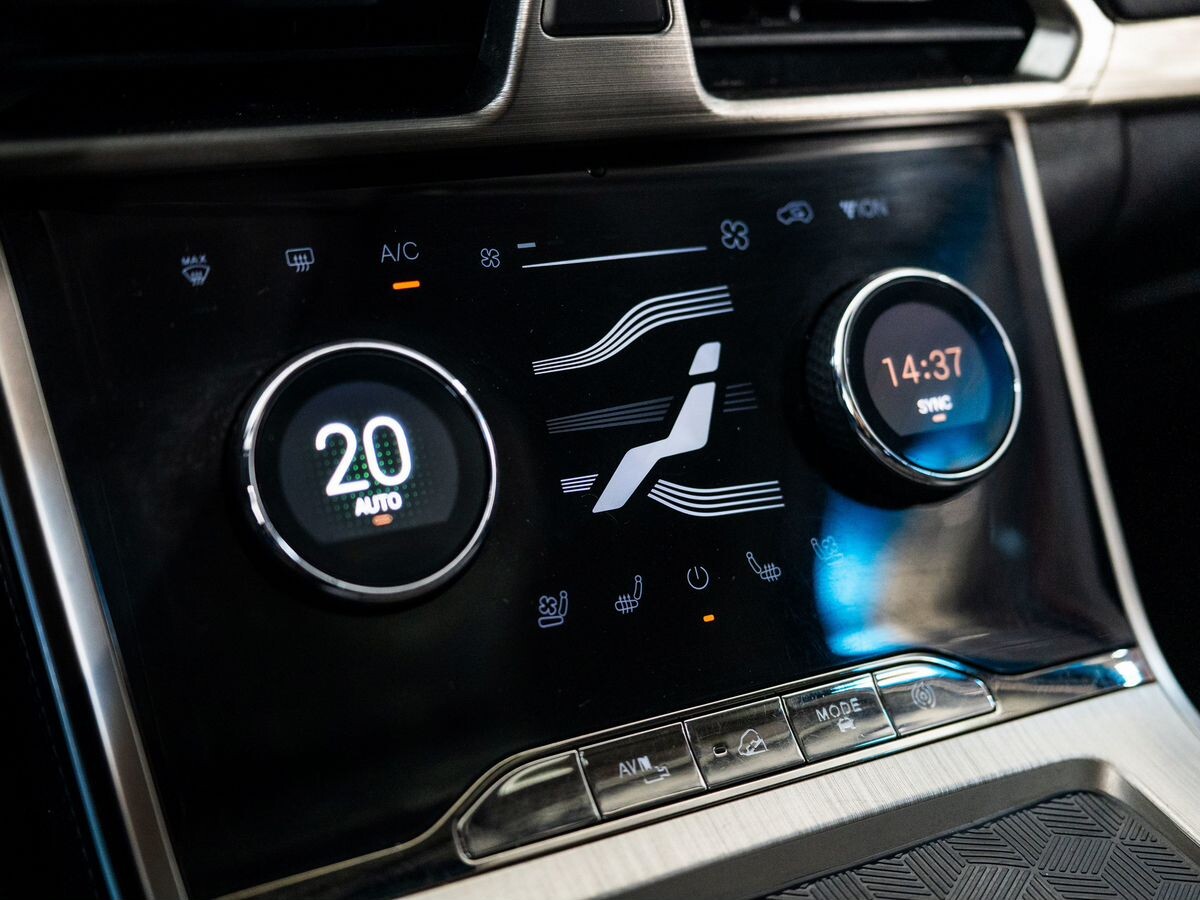 Exeed TXL 2022 - фото автомобиля