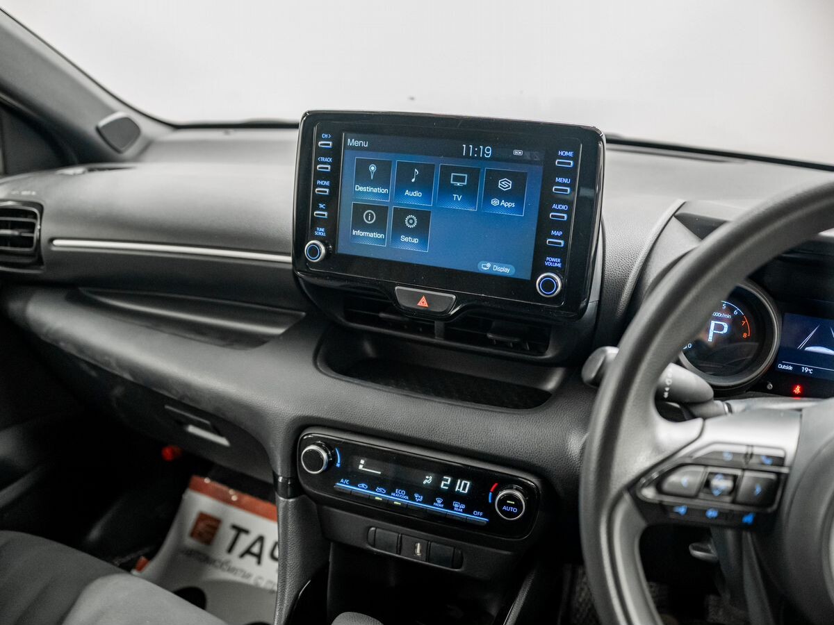 Toyota Yaris 2020 - фото автомобиля