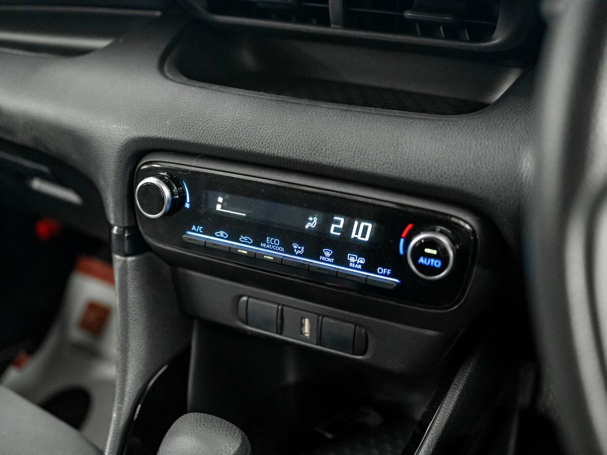 Toyota Yaris 2020 - фото автомобиля