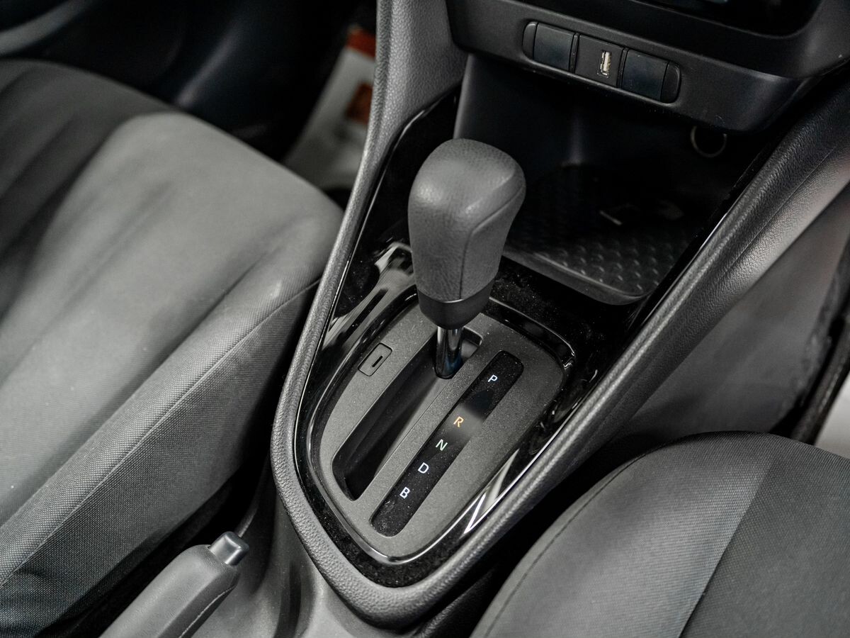 Toyota Yaris 2020 - фото автомобиля