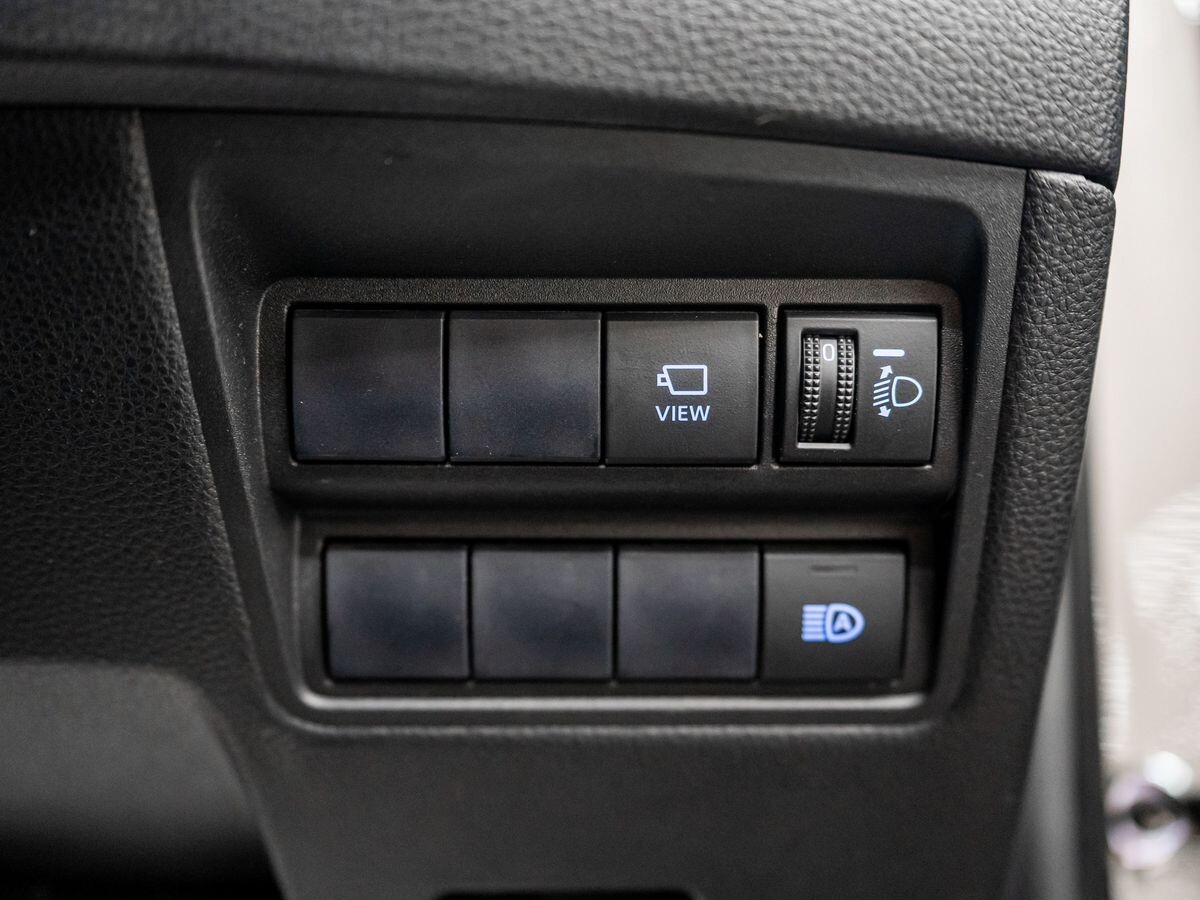 Toyota Yaris 2020 - фото автомобиля