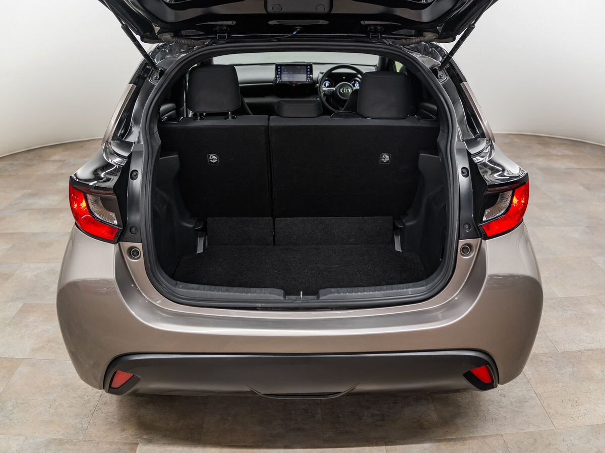 Toyota Yaris 2020 - фото автомобиля