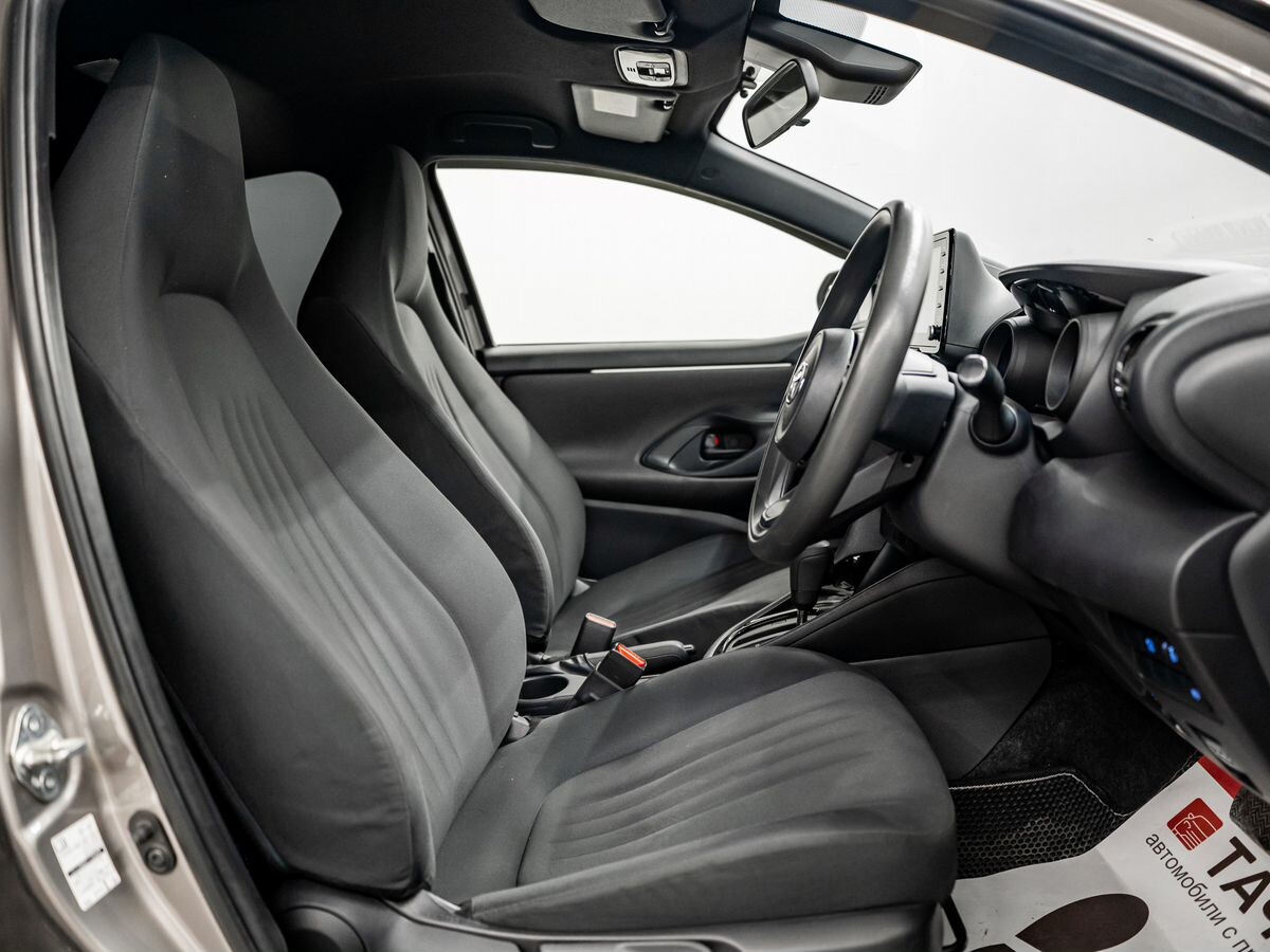 Toyota Yaris 2020 - фото автомобиля