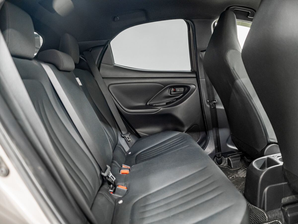 Toyota Yaris 2020 - фото автомобиля