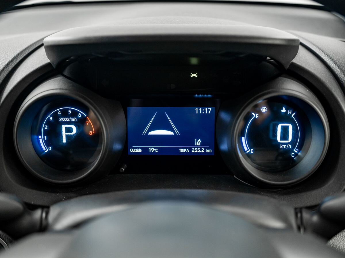 Toyota Yaris 2020 - фото автомобиля