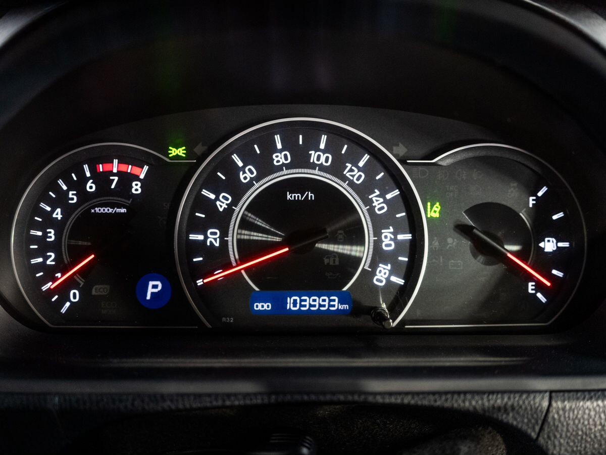 Toyota Esquire 2018 - фото автомобиля