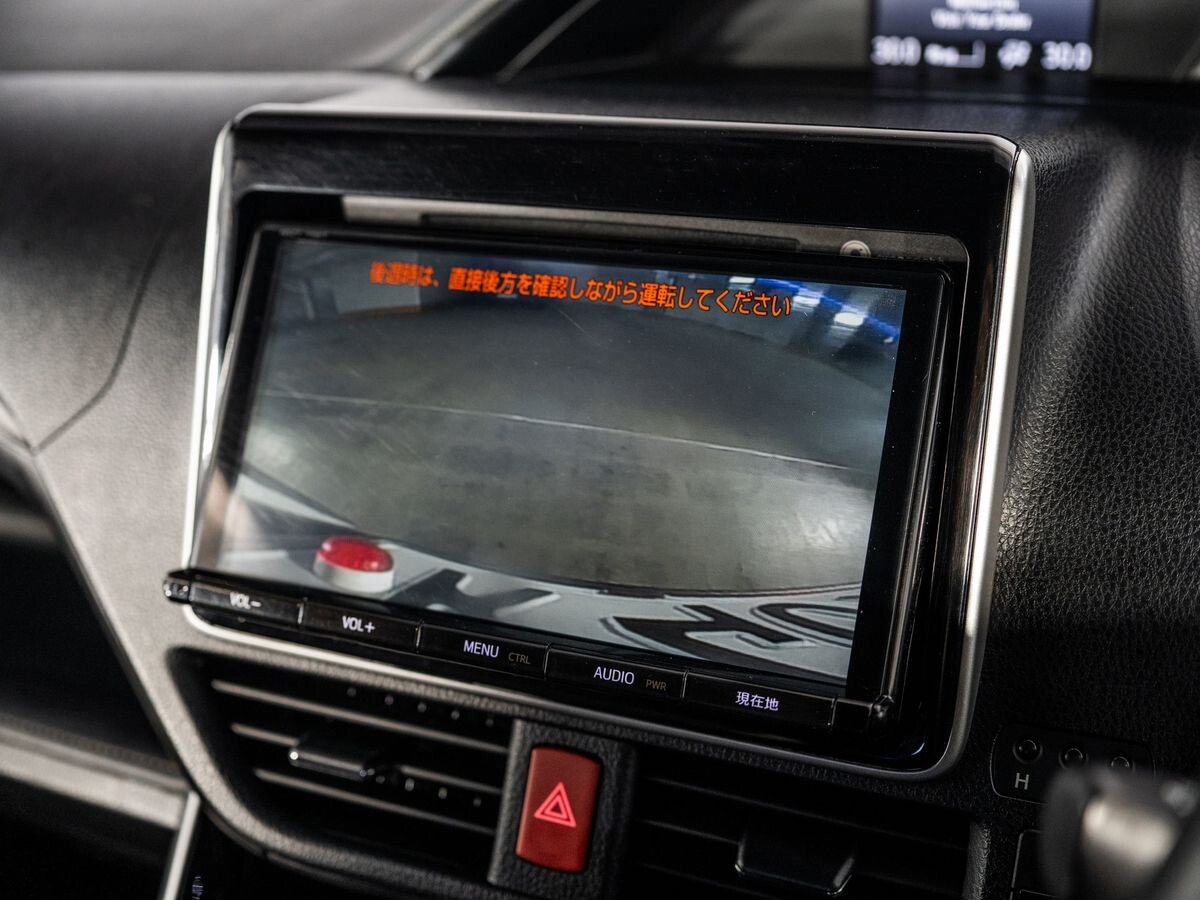 Toyota Esquire 2018 - фото автомобиля