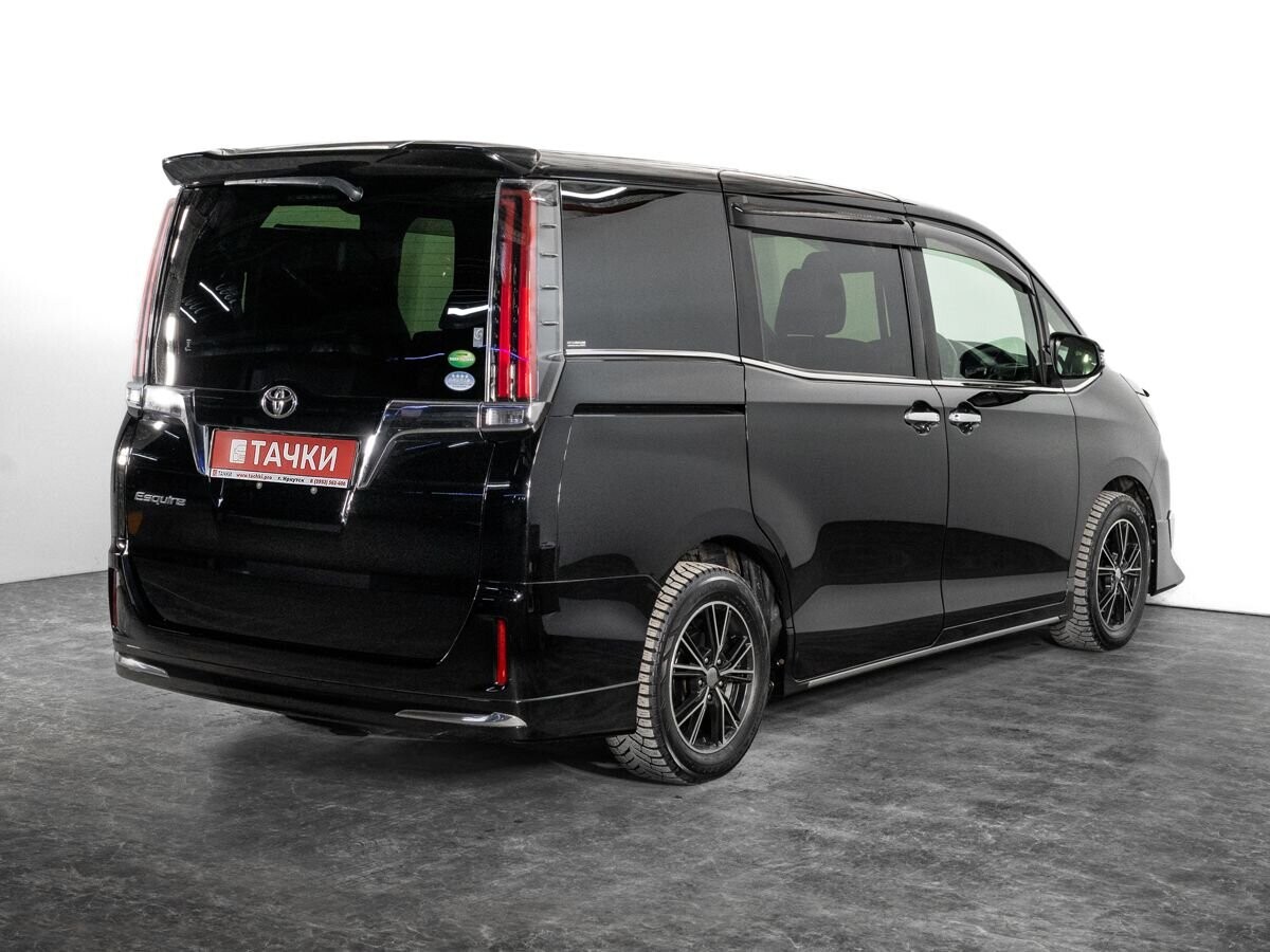 Toyota Esquire 2018 - фото автомобиля