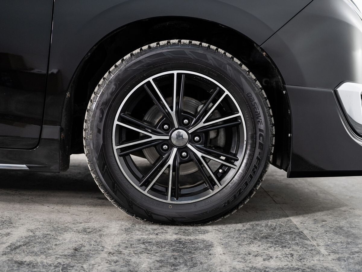 Toyota Esquire 2018 - фото автомобиля