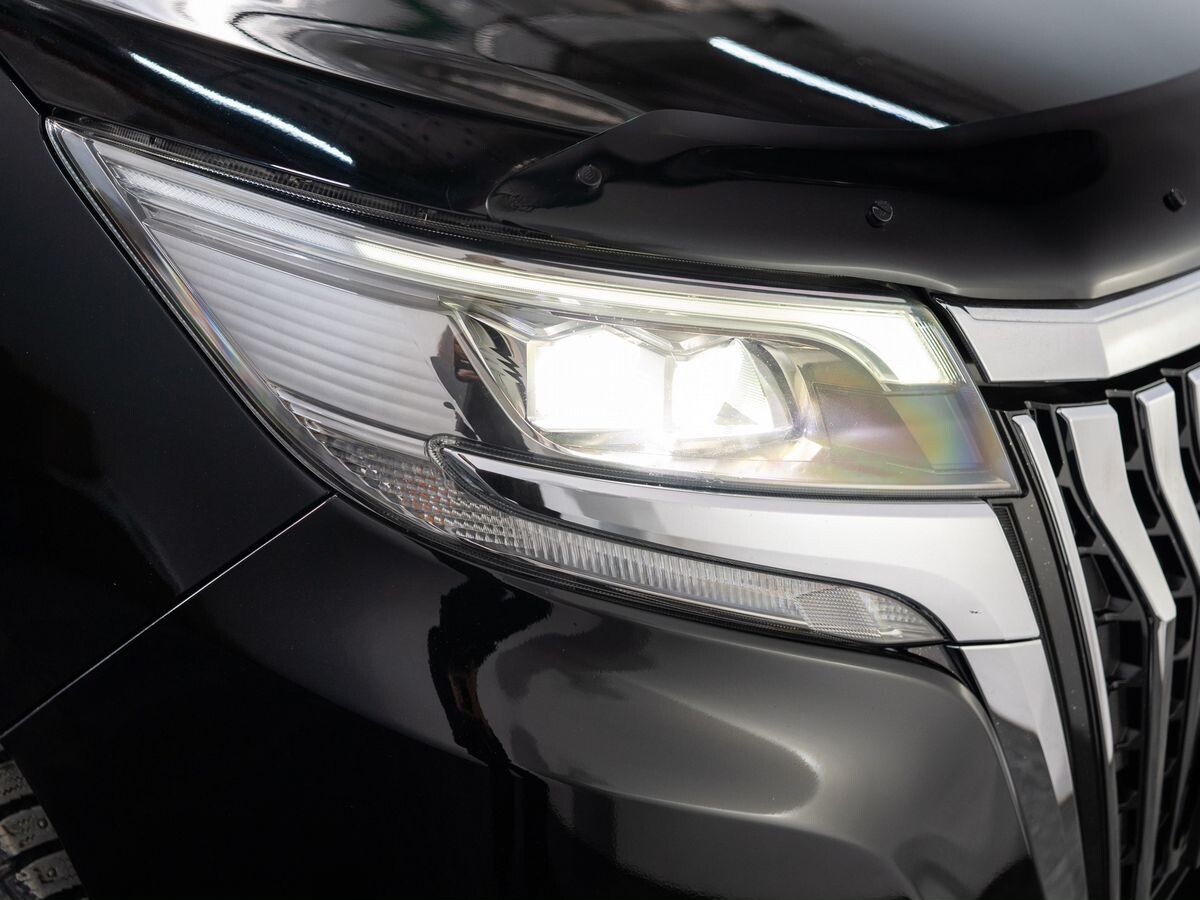 Toyota Esquire 2018 - фото автомобиля