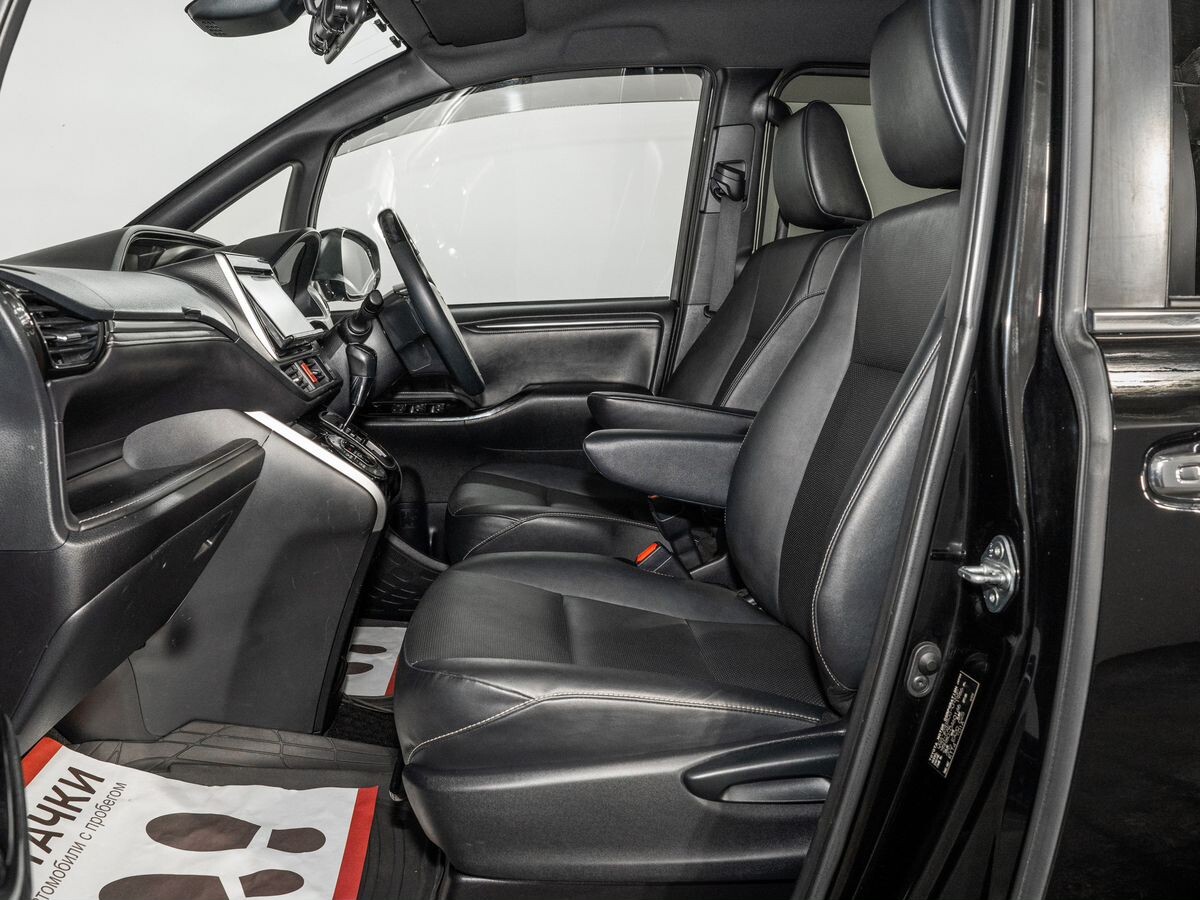 Toyota Esquire 2018 - фото автомобиля