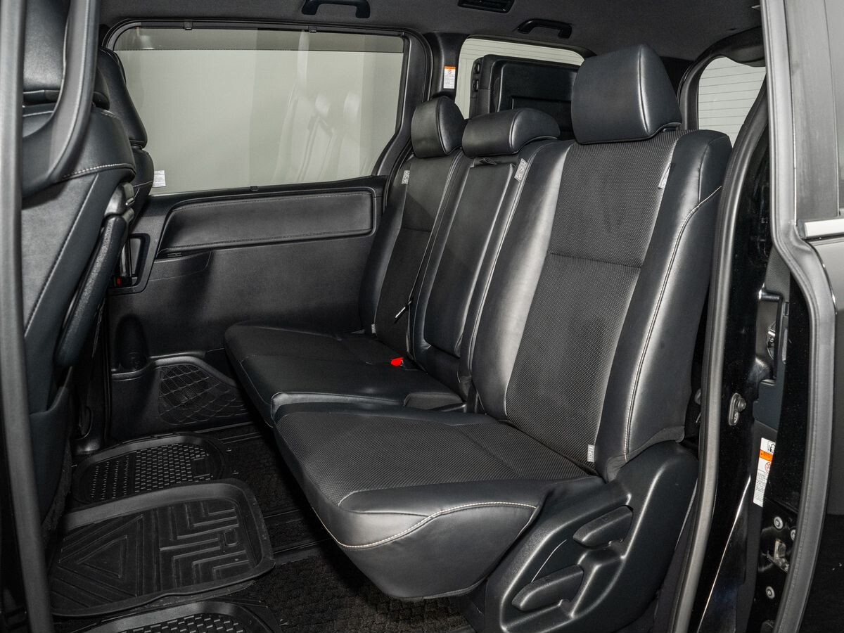 Toyota Esquire 2018 - фото автомобиля