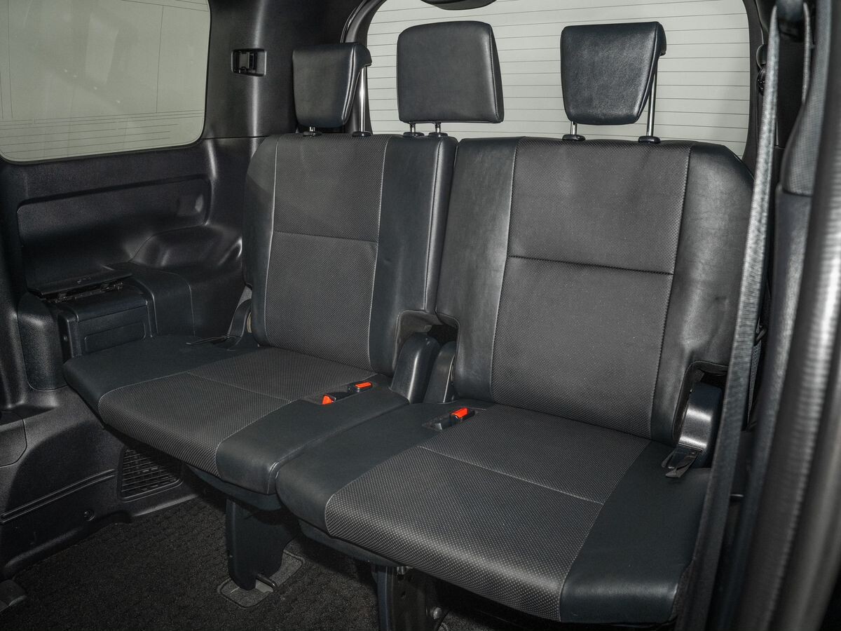 Toyota Esquire 2018 - фото автомобиля