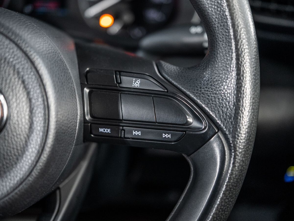 Toyota Yaris 2021 - фото автомобиля