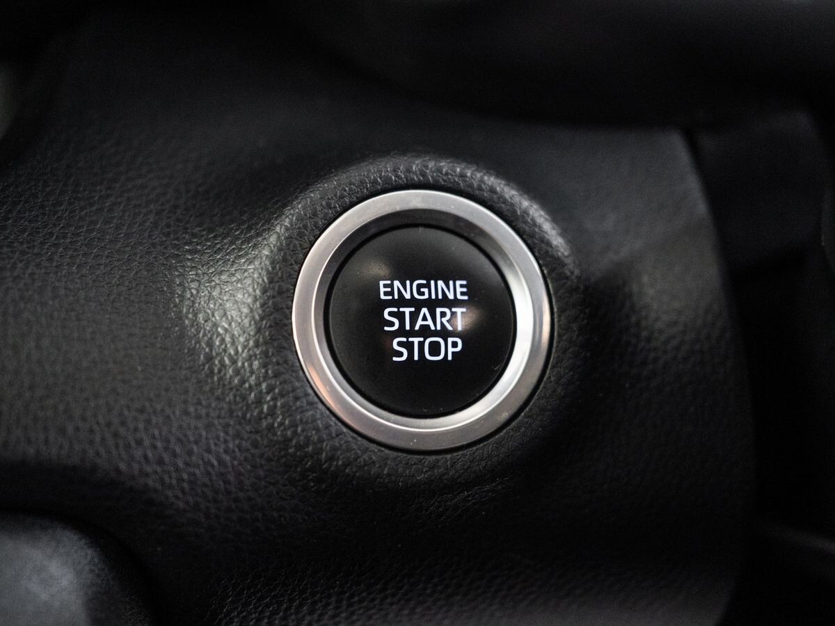 Toyota Yaris 2021 - фото автомобиля