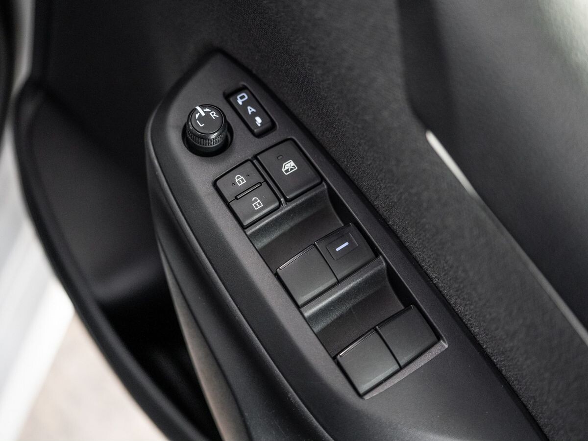 Toyota Yaris 2021 - фото автомобиля