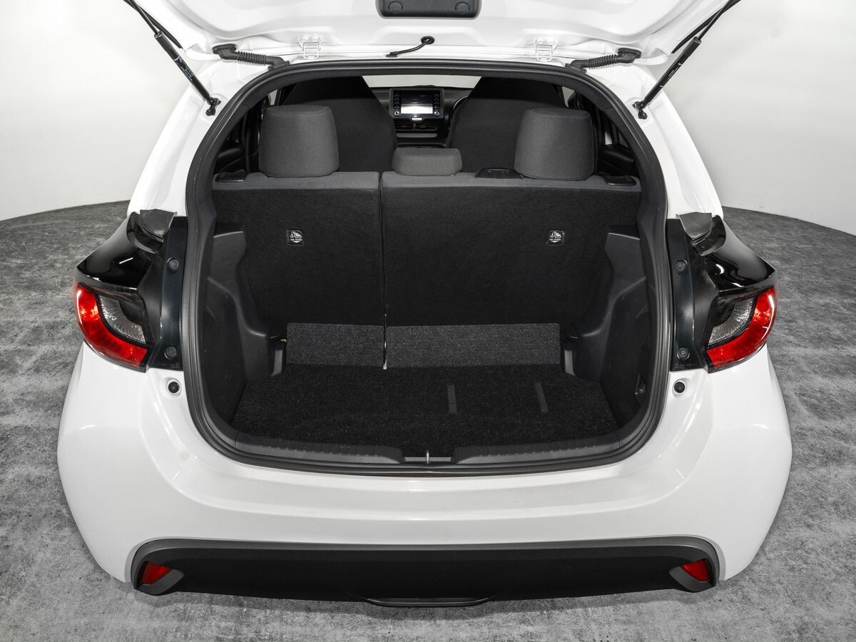 Toyota Yaris 2021 - фото автомобиля